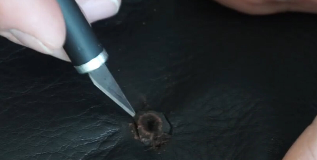 رفع سوختگی روی صندلی چرمی